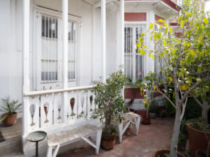 Se vende preciosa casa restaurada Lautaro Rosas Cerro Alegre UF 20.000.-