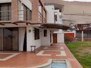 Hermosa casa en "VENTA" te espera frente a la playa en Arica