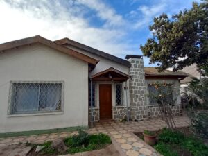 Sitio 1.300 M2 con casa para Inversión en Melipilla