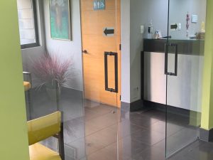 Centro médico habilitado - equipado en Avenida Manquehue Norte.