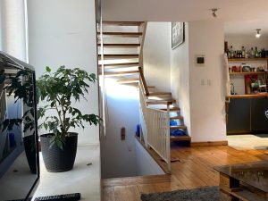 Se vende precioso loft en Cerro Bellavista a pasos de Colon.- Se vende full amoblado.