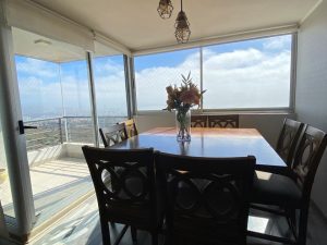 Se arrienda hermoso Departamento amoblado 2 estacionamientos Gomez Carreño.-