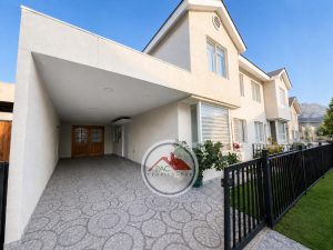 Venta Casa en Condominio, 3 dormitorios y quincho