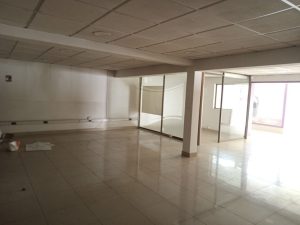 Se vende local comercial Avenida Vicuña Mackenna con estacionamiento La Florida