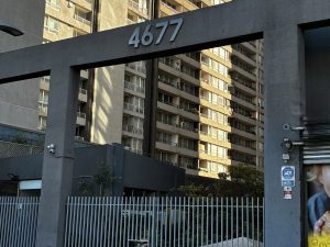 Venta departamento 2D-1B-cocina americana -5Piso-al frente Metro Ecuador
