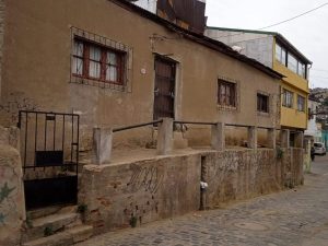 Se vende casa en Cerro Cordillera,para remodelar!!