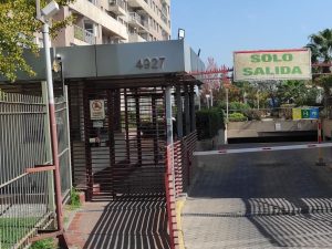 arriendo depto 2 dorm 1 baño metro san joaquin frente u. catolica estacionamiento y bodega