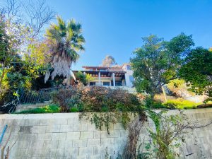 Se Vende Hermosa Casa con Amplio Patio Miraflores Bajo