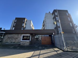 Arriendo departamento en edificio Los Encinos