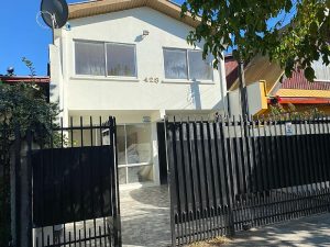 Arriendo casa oficina en Yerbas Buenas a una cuadra de Av. Argentina