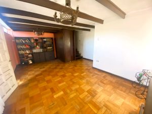 Casa en Vitacura: 5 Dor + Piscina + 2 Deptos Interiores